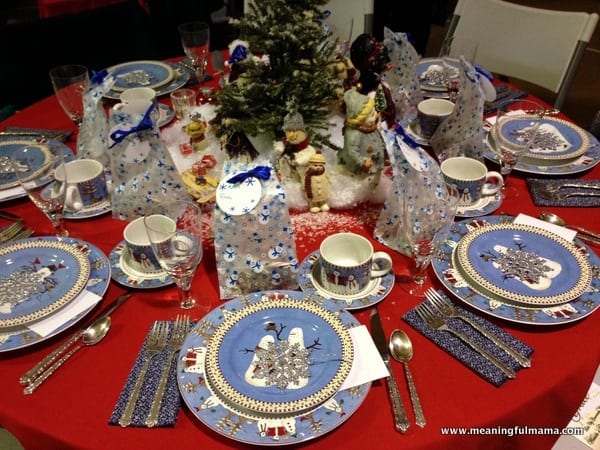 1-#christmas #table #decorations #decorating ideas #diningroom-003