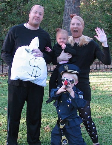family costume ideas cops and robbers