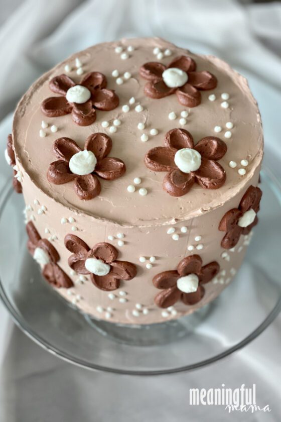 Simple Daisy Birthday Cake